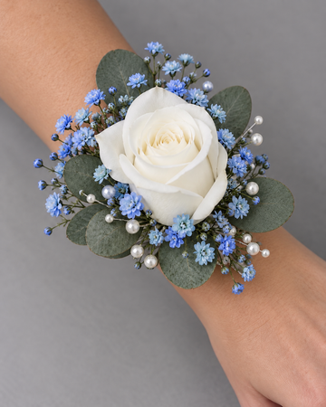 Blue wrist corsage without decorative ribbon